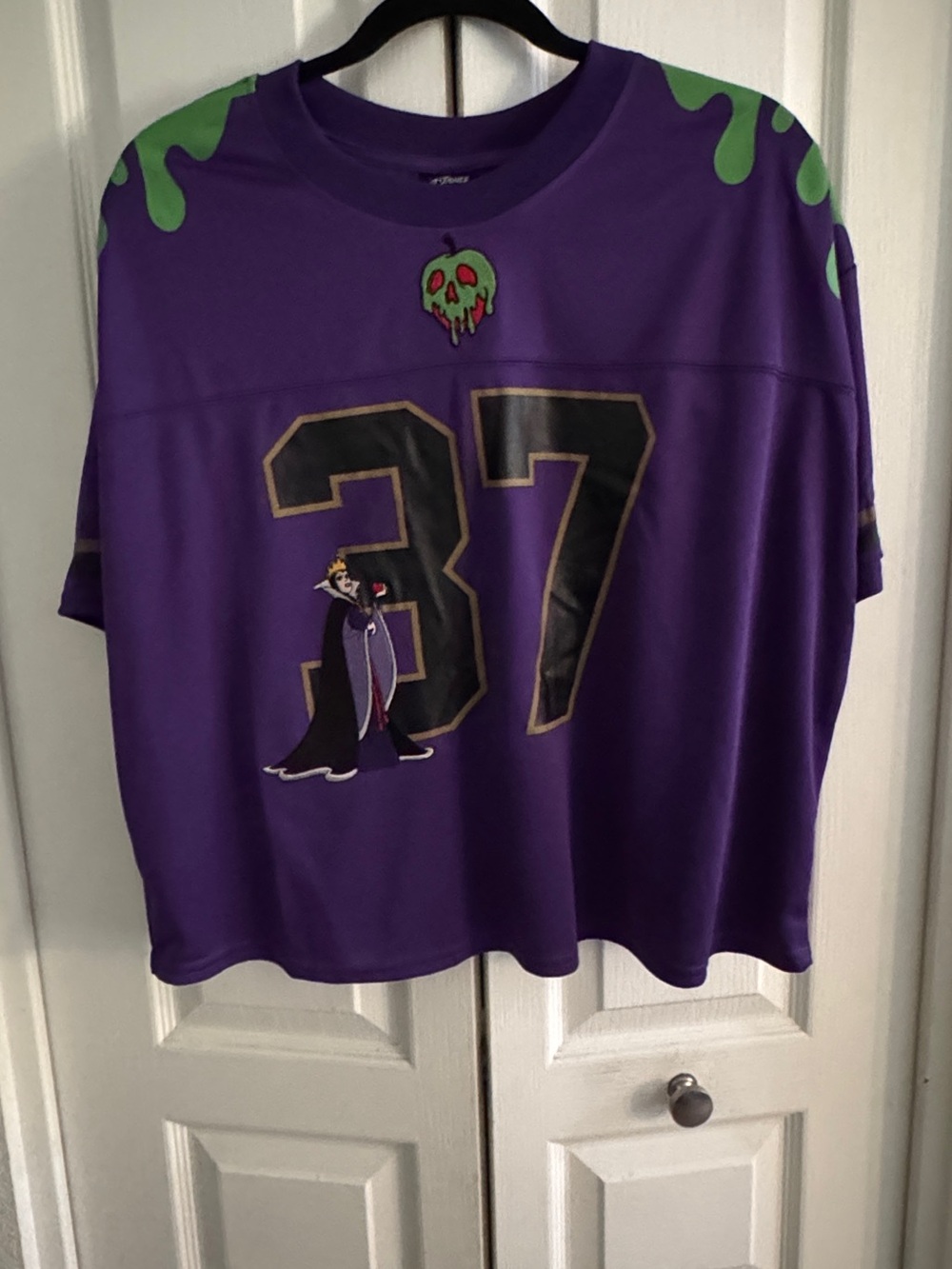 EUC Sz 2X Box Lunch Evil Queen Embroidered Half Jersey Top